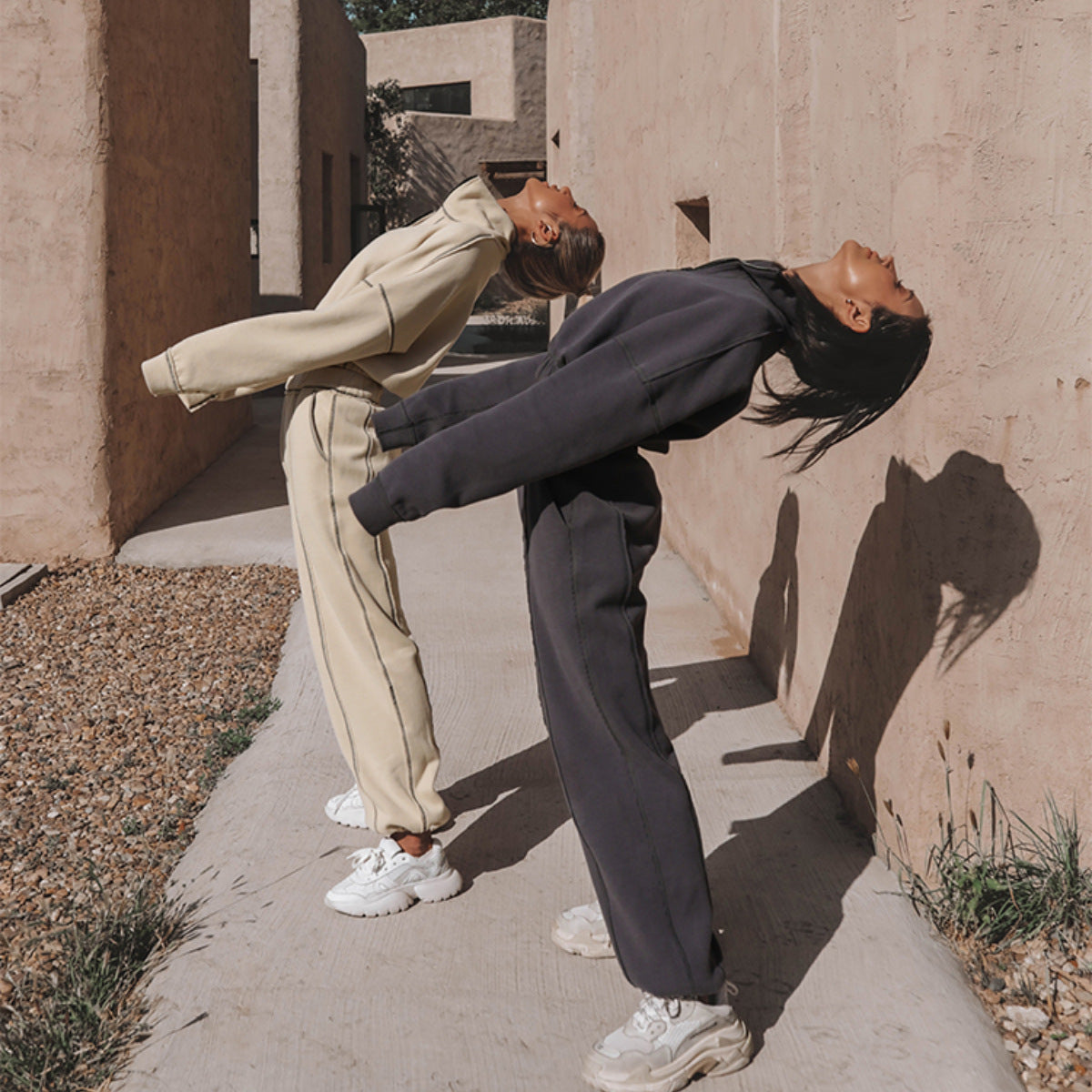 Détail du demi-zip du sweat court MAEVA™, pratique et stylé.