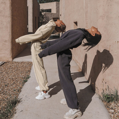 Détail du demi-zip du sweat court MAEVA™, pratique et stylé.