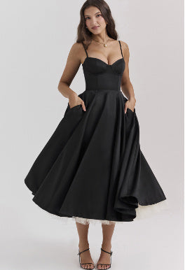 Vue complète de la robe Laura™, élégance et féminité assurées.