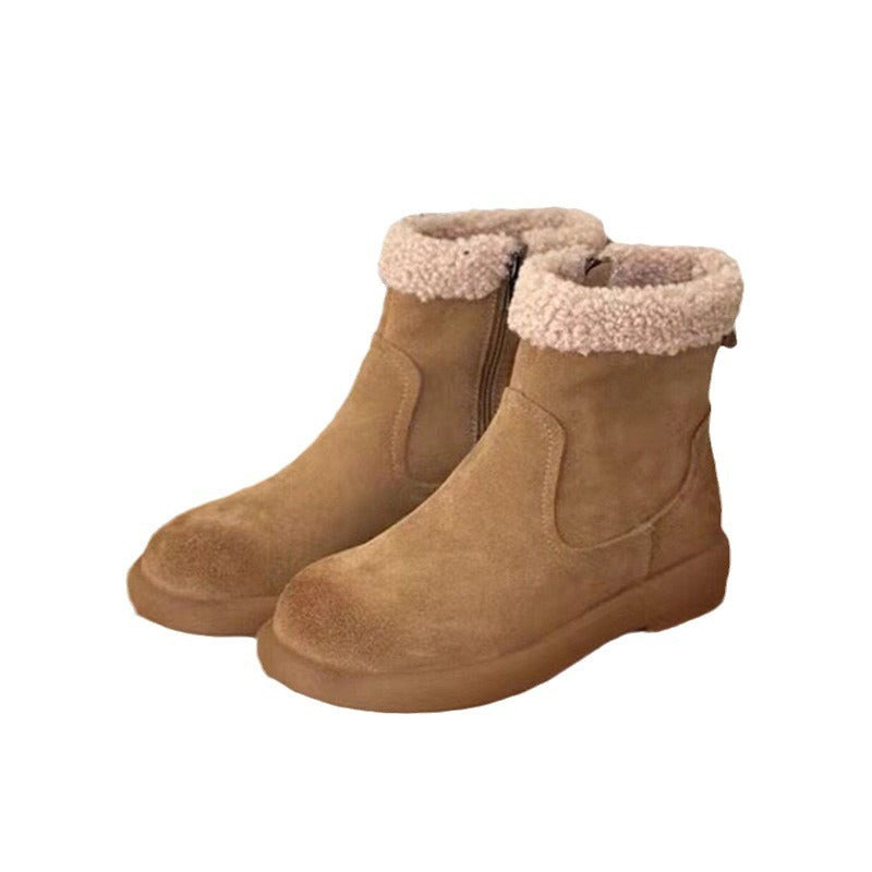Élégance et confort combinés avec les bottes CozyStep™ portées en ville.